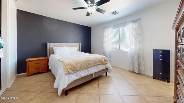 902 E DESERT MOON Trail, San Tan Valley, AZ 85143