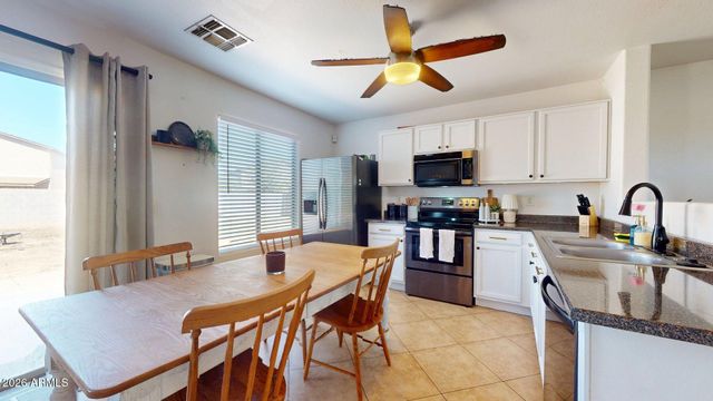 902 E DESERT MOON Trail, San Tan Valley, AZ 85143