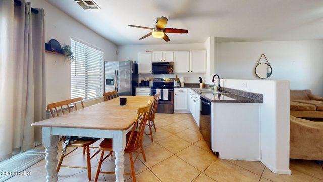 902 E DESERT MOON Trail, San Tan Valley, AZ 85143
