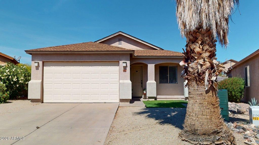 902 E DESERT MOON Trail, San Tan Valley, AZ 85143