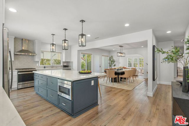 821 S Cloverdale Avenue, Los Angeles, CA 90036