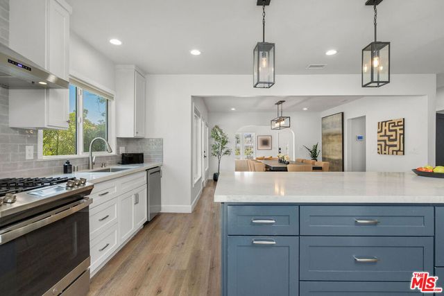 821 S Cloverdale Avenue, Los Angeles, CA 90036