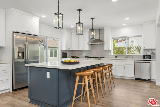 821 S Cloverdale Avenue, Los Angeles, CA 90036