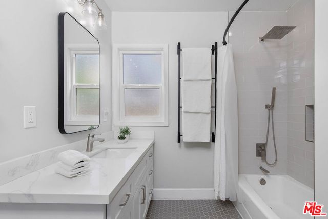 821 S Cloverdale Avenue, Los Angeles, CA 90036