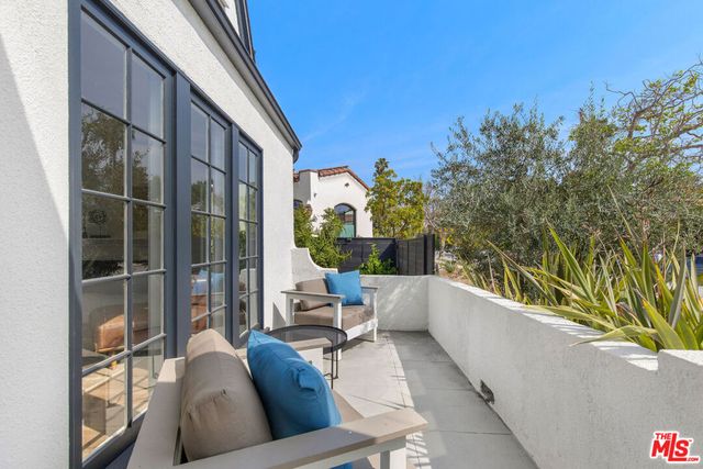 821 S Cloverdale Avenue, Los Angeles, CA 90036