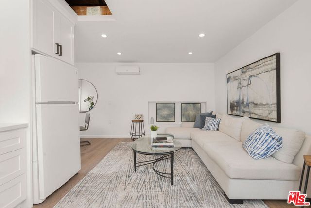 821 S Cloverdale Avenue, Los Angeles, CA 90036