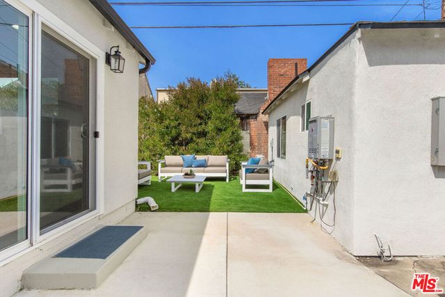 821 S Cloverdale Avenue, Los Angeles, CA 90036