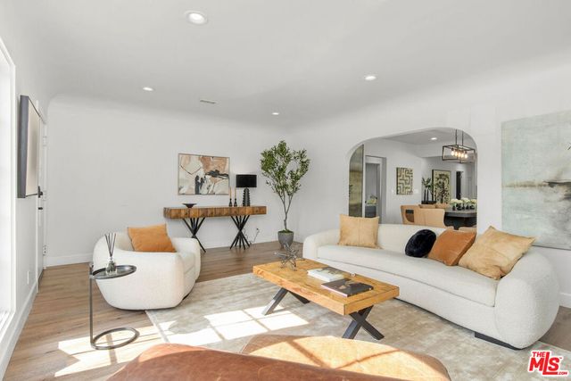 821 S Cloverdale Avenue, Los Angeles, CA 90036