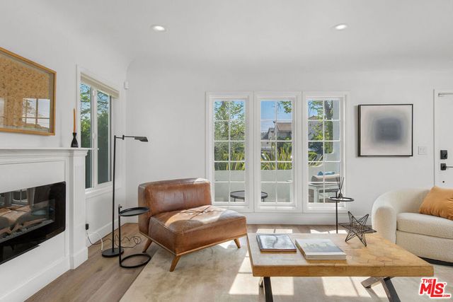 821 S Cloverdale Avenue, Los Angeles, CA 90036