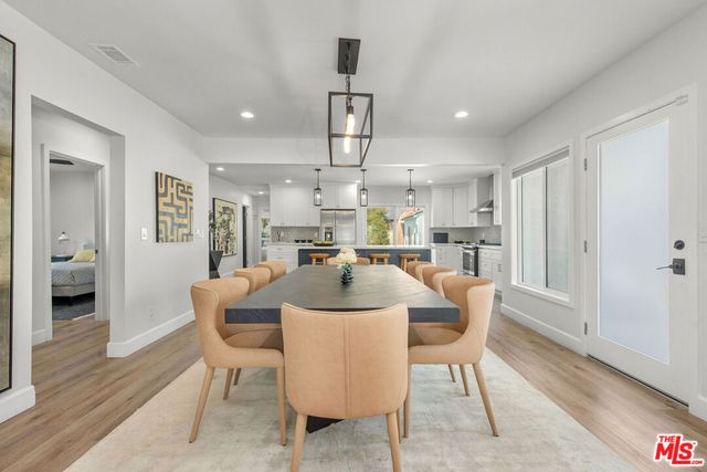 821 S Cloverdale Avenue, Los Angeles, CA 90036