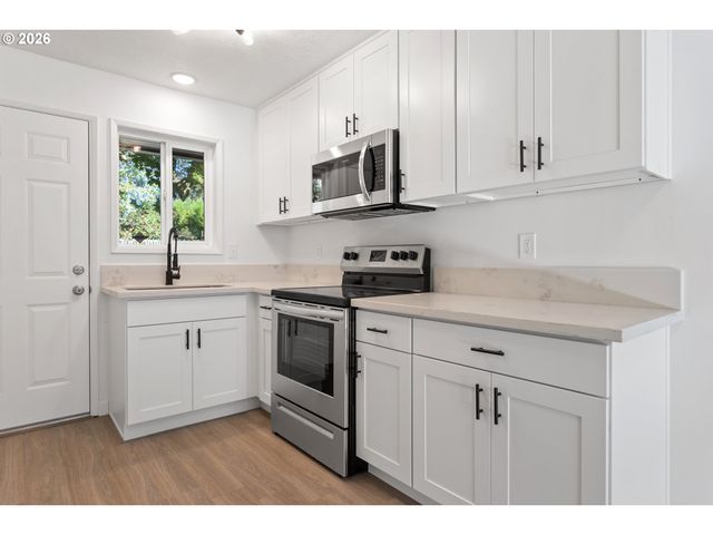 1904 Se 80TH Ave, Portland, OR 97215