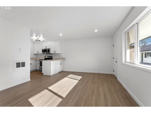 1904 Se 80TH Ave, Portland, OR 97215