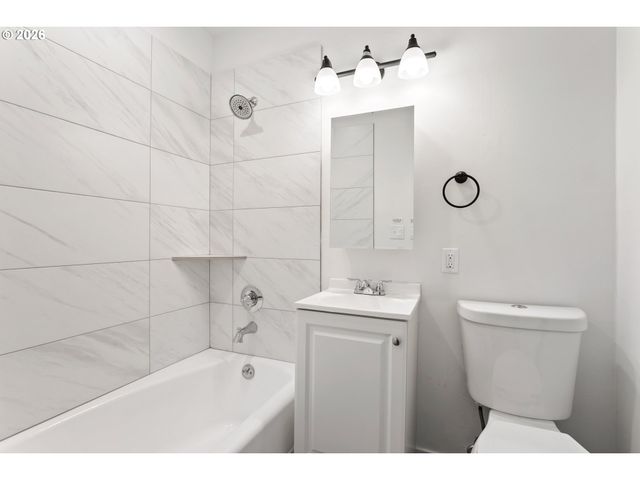 1904 Se 80TH Ave, Portland, OR 97215