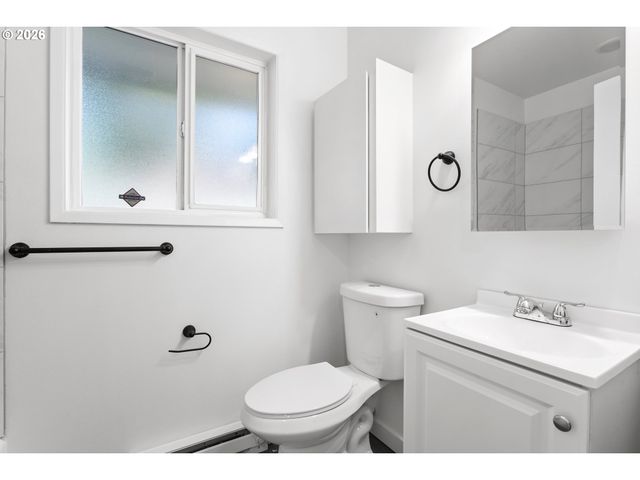 1904 Se 80TH Ave, Portland, OR 97215