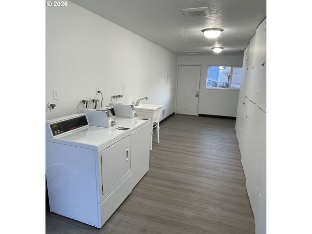 1904 Se 80TH Ave, Portland, OR 97215