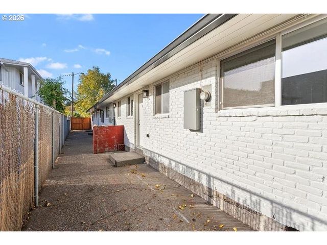 1904 Se 80TH Ave, Portland, OR 97215