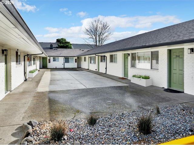 1904 Se 80TH Ave, Portland, OR 97215