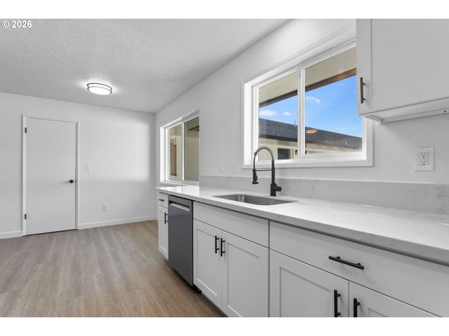 1904 Se 80TH Ave, Portland, OR 97215