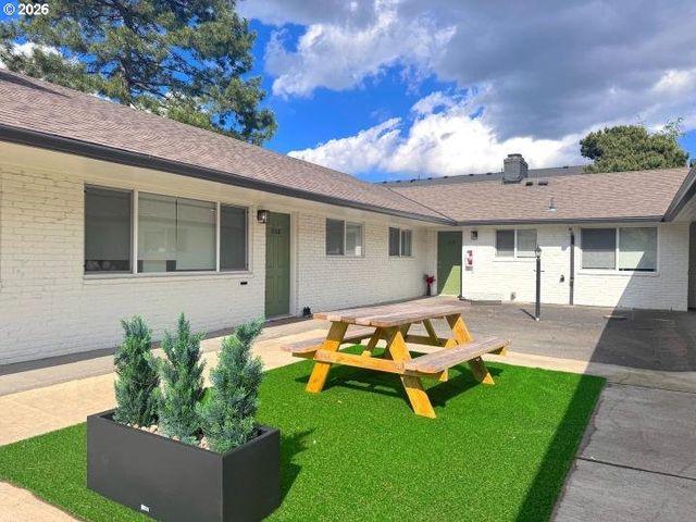 1904 Se 80TH Ave, Portland, OR 97215