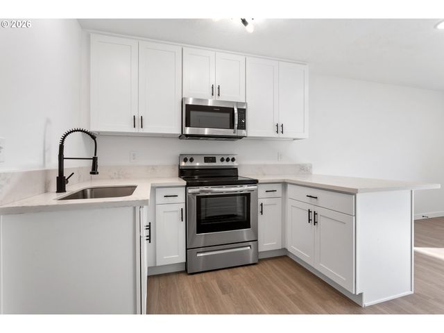 1904 Se 80TH Ave, Portland, OR 97215