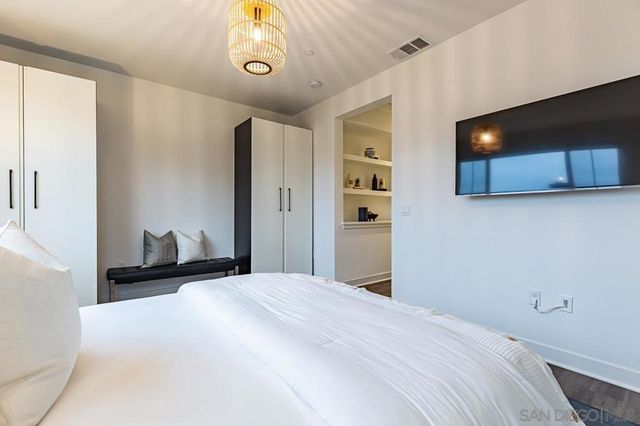 1120 Sea Glass Way, Oceanside, CA 92054