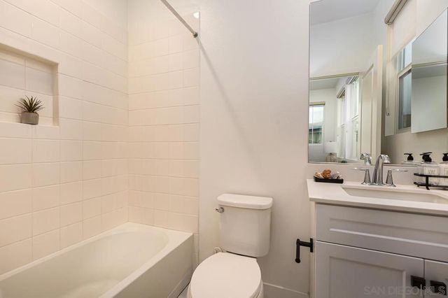 1120 Sea Glass Way, Oceanside, CA 92054