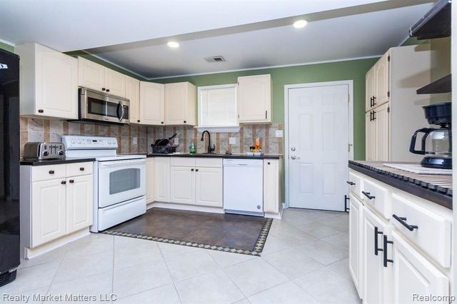 14066 N Clio Road, Clio, MI 48420