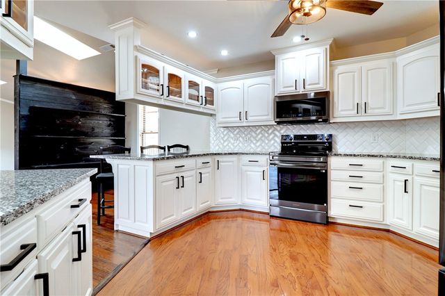 9933 Buckskin Circle, Rogers, AR 72758