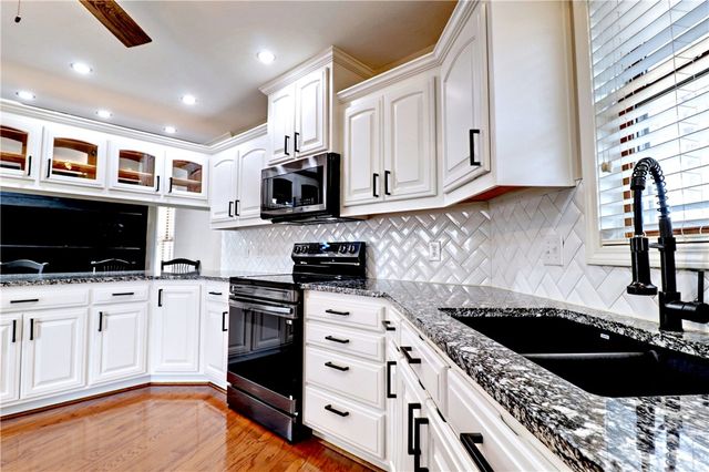 9933 Buckskin Circle, Rogers, AR 72758