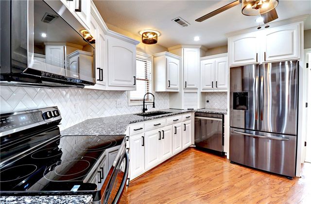 9933 Buckskin Circle, Rogers, AR 72758