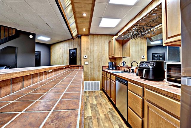 9933 Buckskin Circle, Rogers, AR 72758