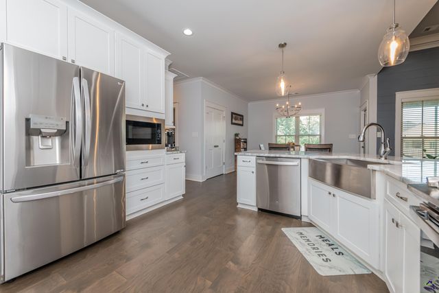 202 Brook Hollow Court, Kathleen, GA 31047