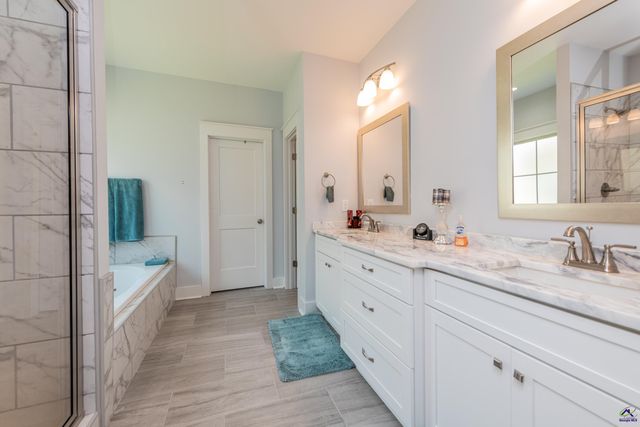 202 Brook Hollow Court, Kathleen, GA 31047