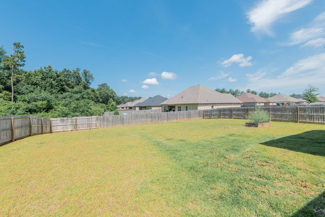 202 Brook Hollow Court, Kathleen, GA 31047