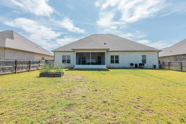 202 Brook Hollow Court, Kathleen, GA 31047