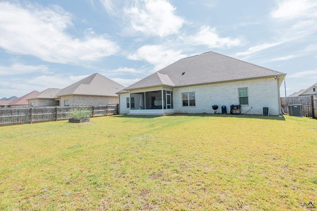 202 Brook Hollow Court, Kathleen, GA 31047