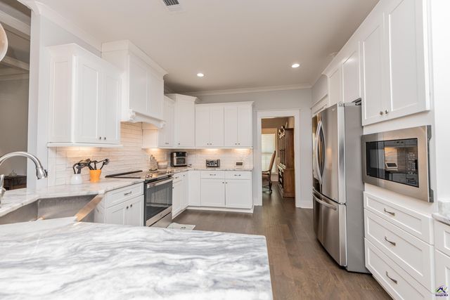 202 Brook Hollow Court, Kathleen, GA 31047