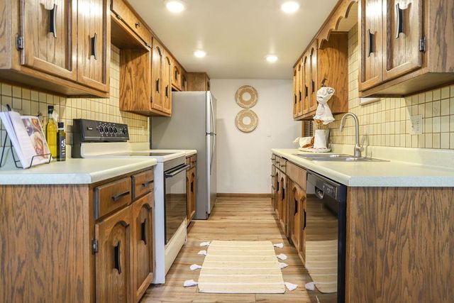 220 8th Street S B2, Fargo, ND 58103