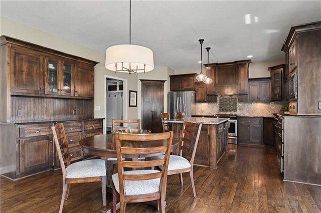 15053 Eagle Lane, Parkville, MO 64152