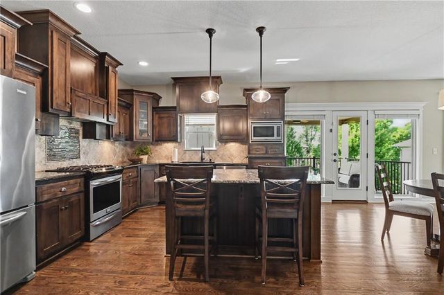 15053 Eagle Lane, Parkville, MO 64152
