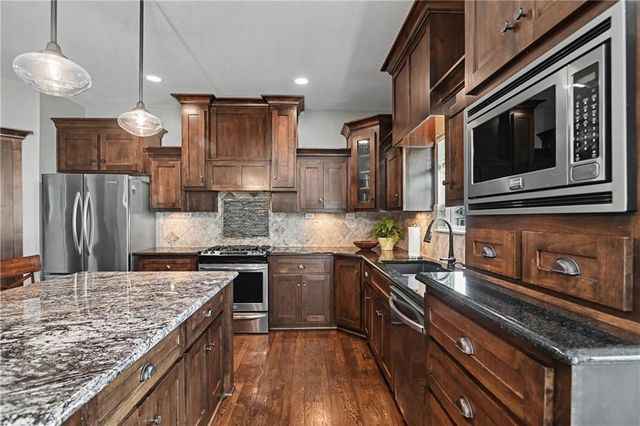 15053 Eagle Lane, Parkville, MO 64152