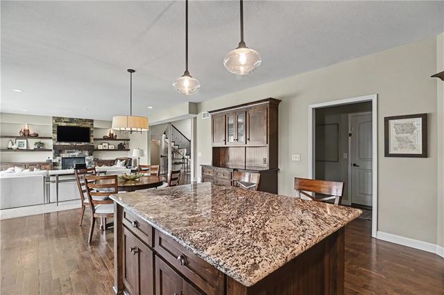 15053 Eagle Lane, Parkville, MO 64152