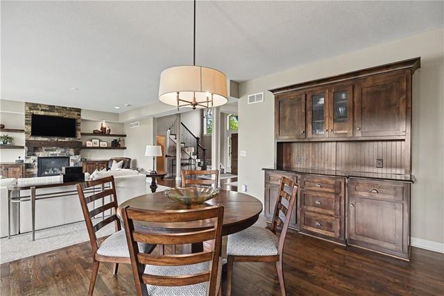 15053 Eagle Lane, Parkville, MO 64152