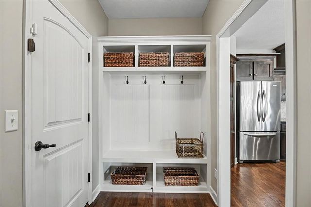 15053 Eagle Lane, Parkville, MO 64152
