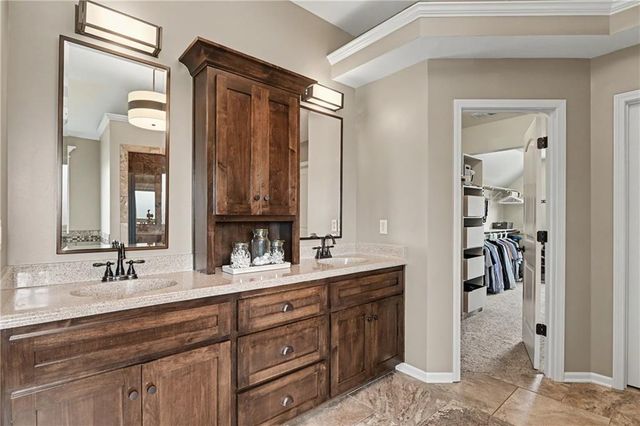 15053 Eagle Lane, Parkville, MO 64152