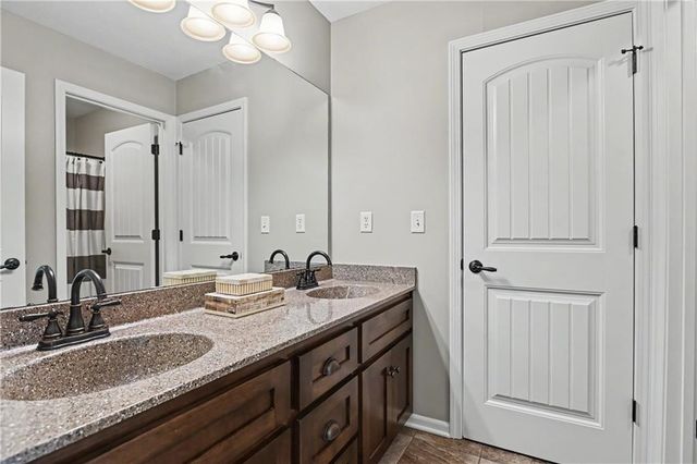 15053 Eagle Lane, Parkville, MO 64152