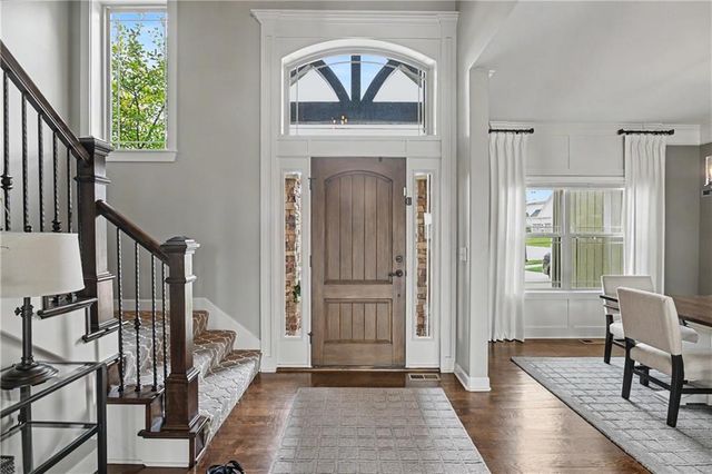 15053 Eagle Lane, Parkville, MO 64152
