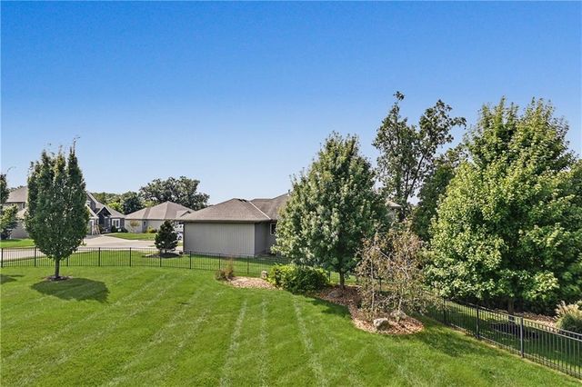 15053 Eagle Lane, Parkville, MO 64152