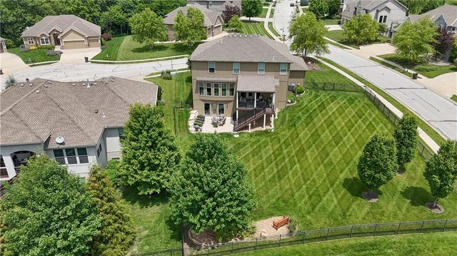 15053 Eagle Lane, Parkville, MO 64152