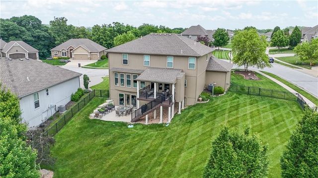 15053 Eagle Lane, Parkville, MO 64152